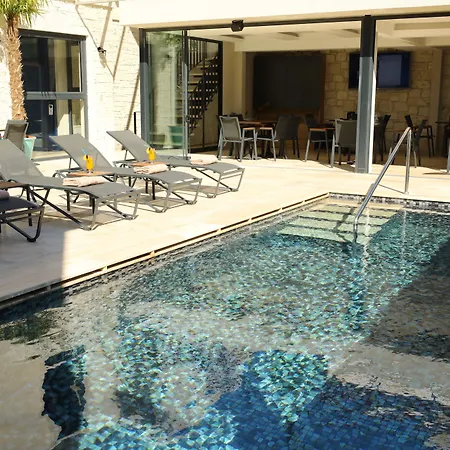 Ariel Oda ve Kahvaltı *