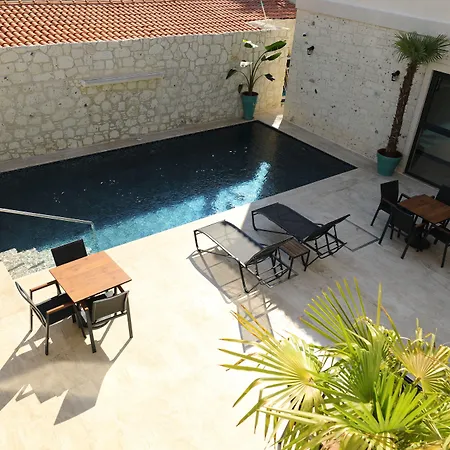 Oda ve Kahvaltı Ariel